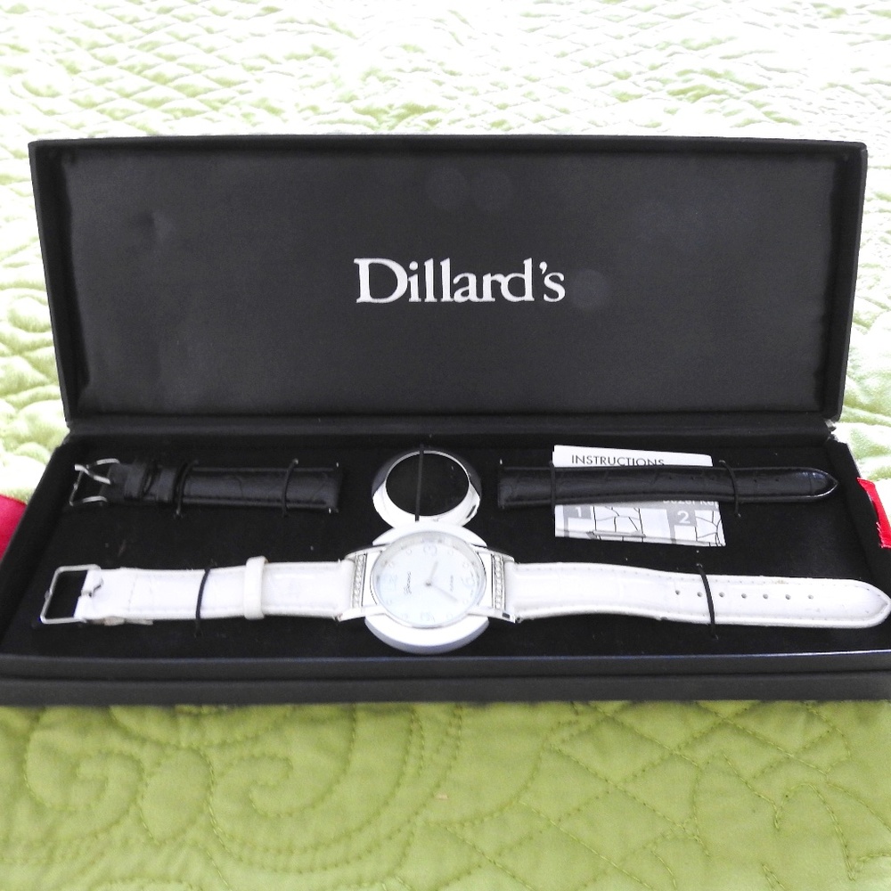 Women's watch with changeable band